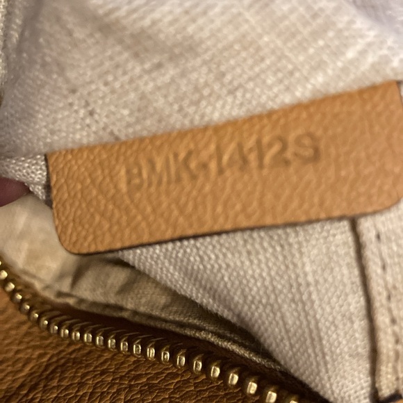 Michael Kors signature bag - Picture 9 of 13